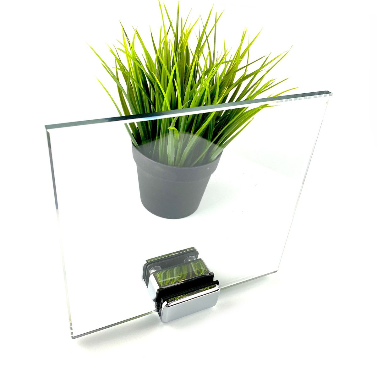 Low-iron crystal